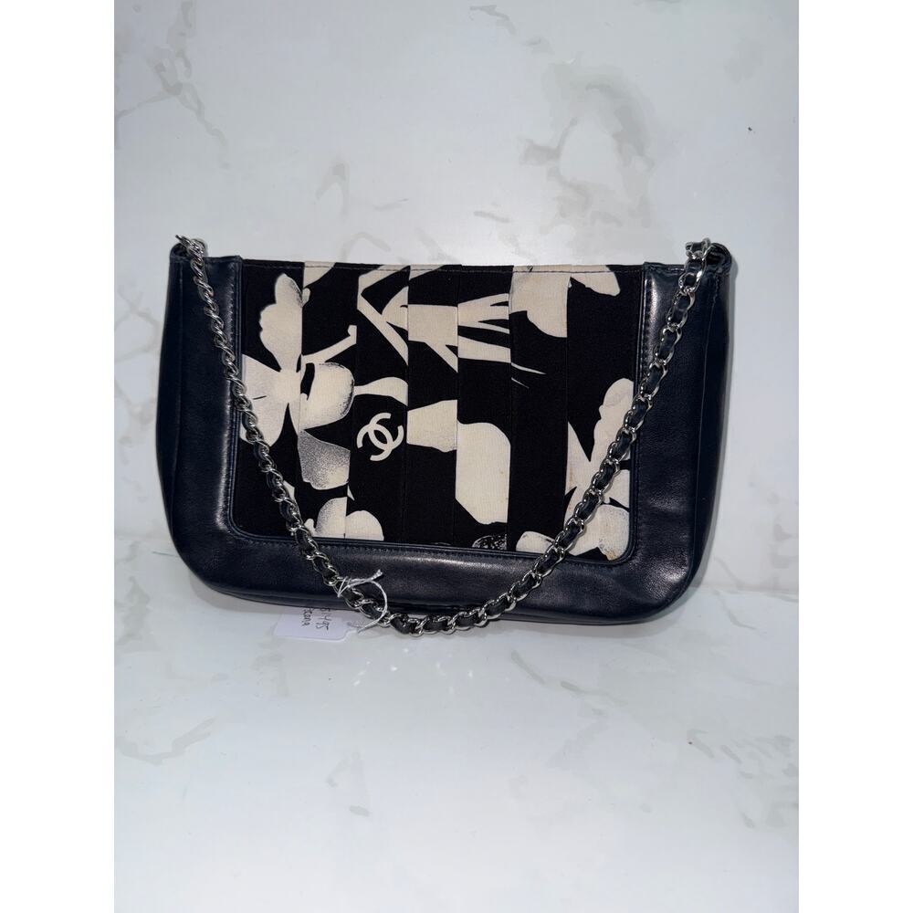 Chanel navy and White Leather and Fabric Shoulder Bag - Picture 1 of 7
